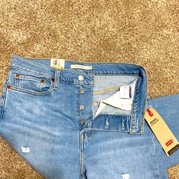 Levi Wedgie Straight High Rise Jeans - Picture 4 of 6